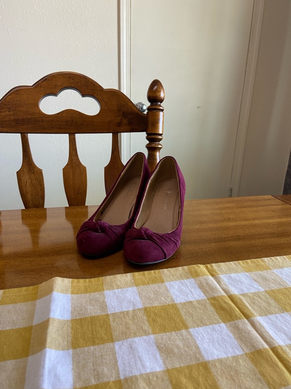 Women's Suede Knot Ballet Flats - Burgundy